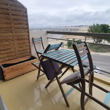 Le Gallieni, Face Mer, Vous Accueille En Ete Comme En Hiver! * Pornichet