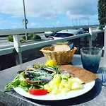Le Gallieni, Face Mer, Vous Accueille En Ete Comme En Hiver! * بورنيشّيه