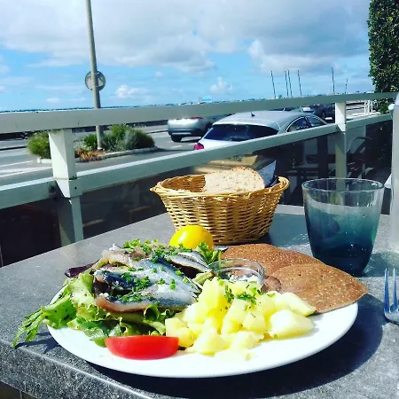 Le Gallieni, Face Mer, Vous Accueille En Ete Comme En Hiver! * بورنيشّيه