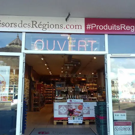 Le Gallieni, Face Mer, Vous Accueille En Ete Comme En Hiver!